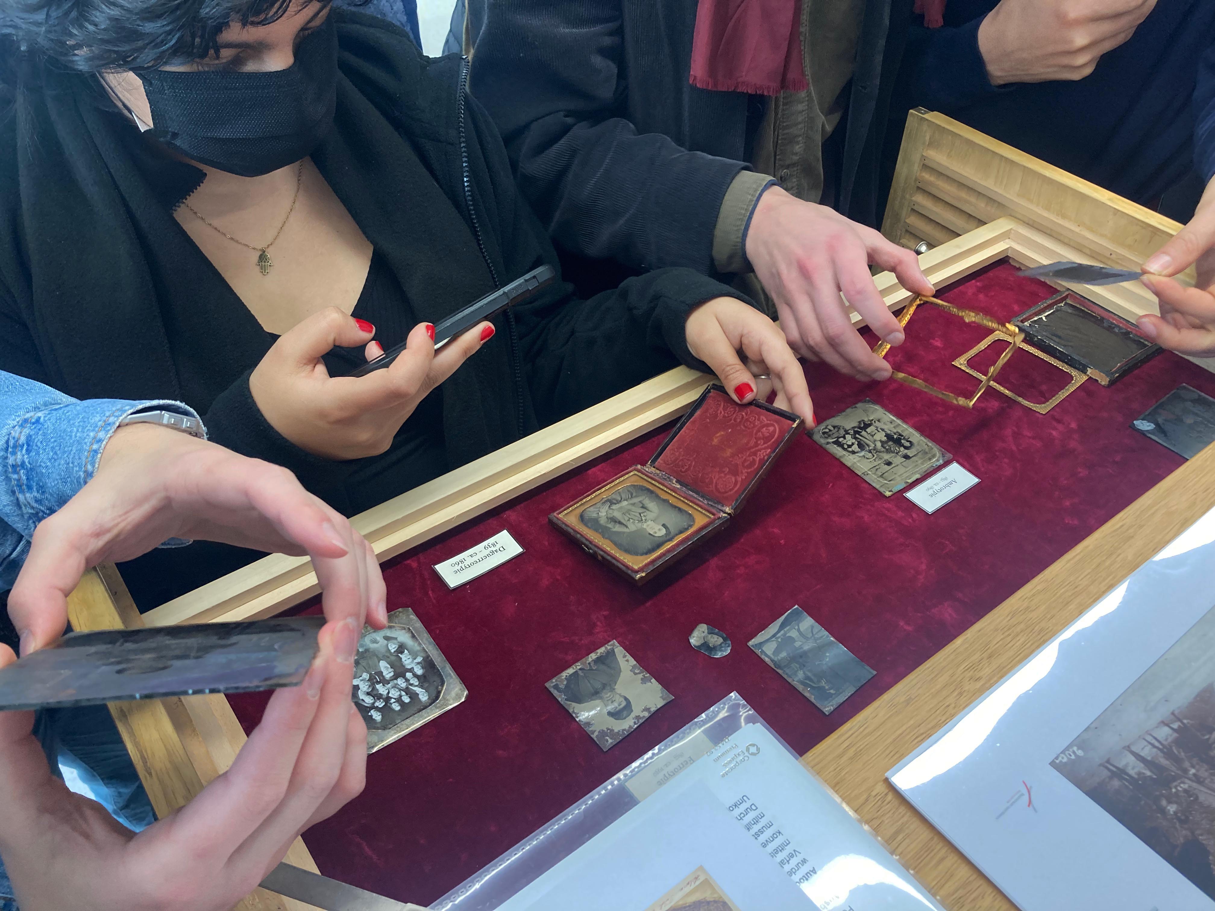 Besuch im Rheinischen Bildarchiv anlässlich des Seminars »Der Wert der Fotografie«, Köln 2022.