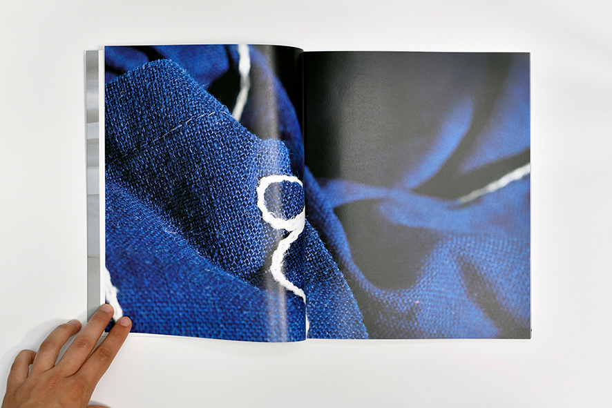 Eva Olbricht: aus »Pictures of Fabric«, 2019. Softcover, 21 × 26,5 cm, 92 Seiten.