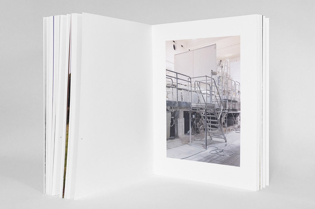 Anja Segermann: MEMBRA DISIECTA, 2020. Buch, 21,5 × 28 cm, 96 Seiten, Auflage von 15 nummerierten Exemplaren.