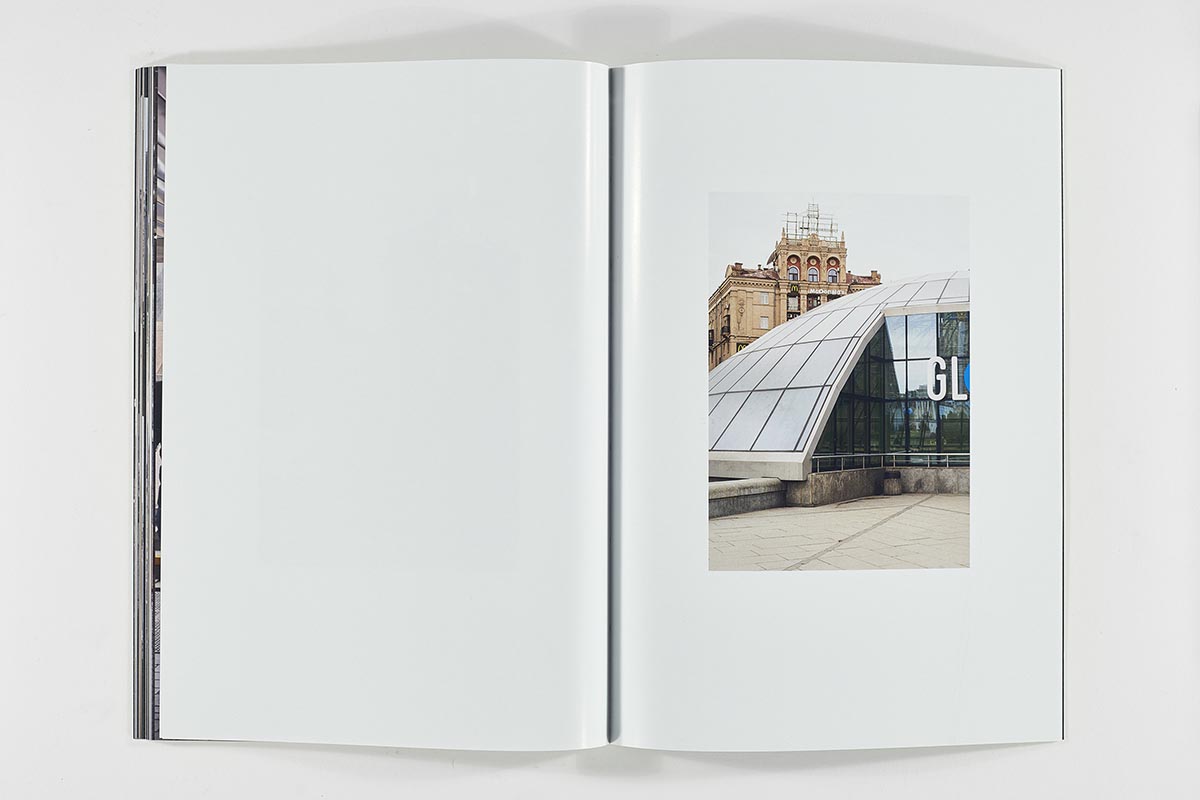 Inga Barnick: »parade ground, open space – [a review of Maidan]«, 2020.