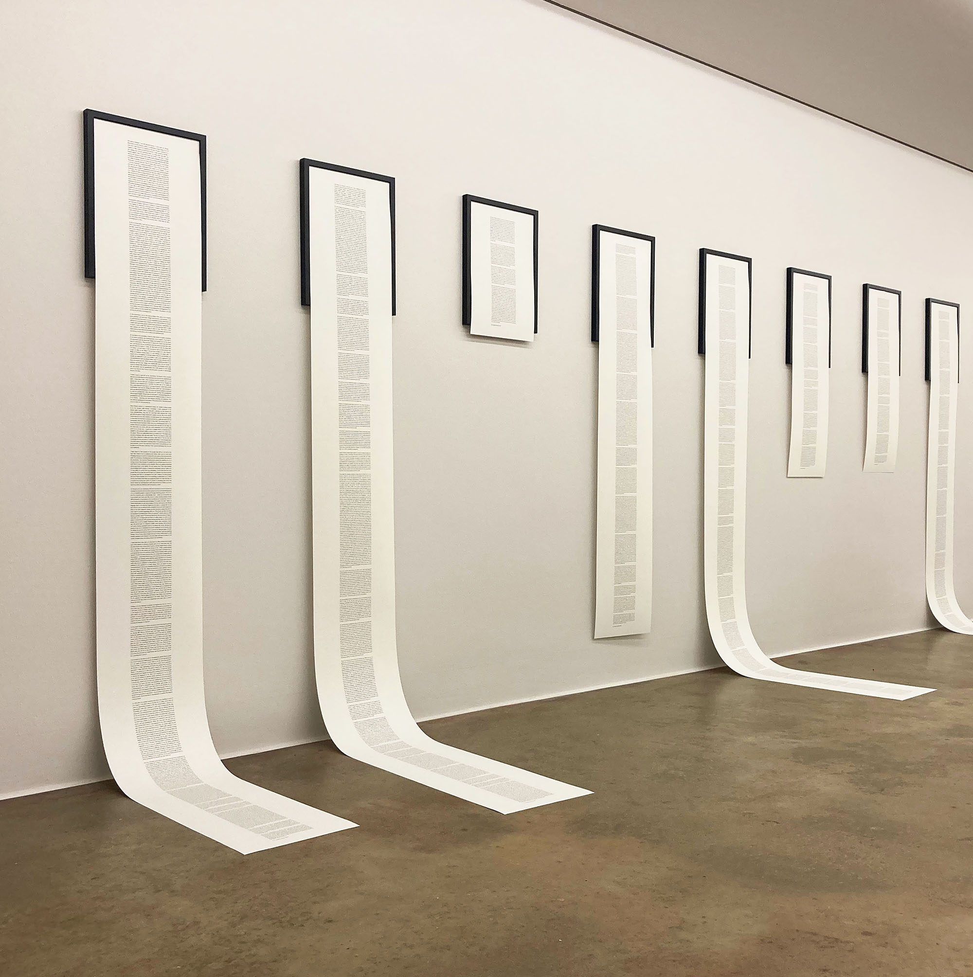 Tim Bruns: Installationsansicht aus der Serie »Sherds«, Museum Folkwang, 2021.