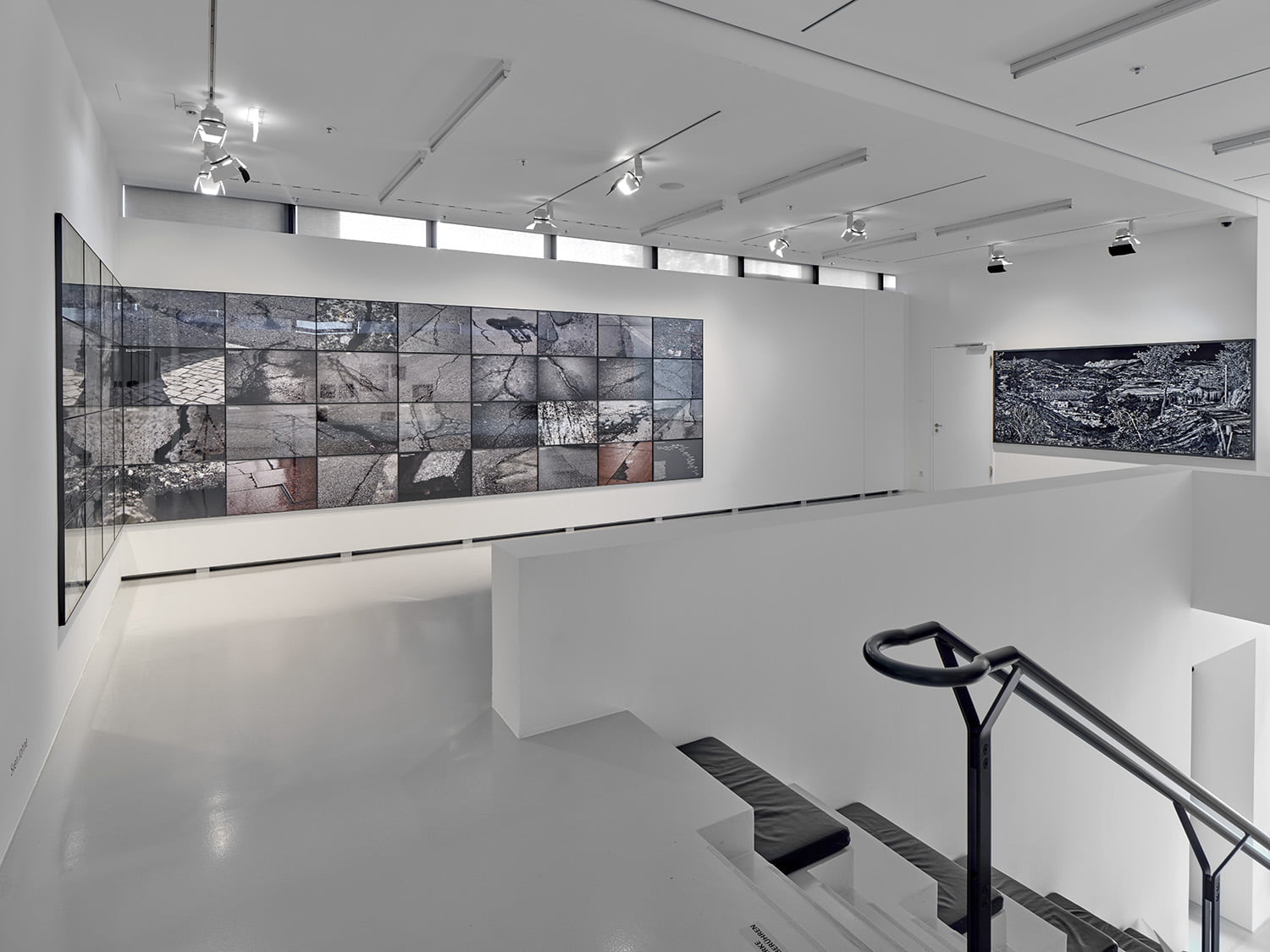 »Passagen«, Ausstellungsansicht Kunststiftung DZ BANK, Frankfurt am Main 2022, Foto: Norbert Miguletz