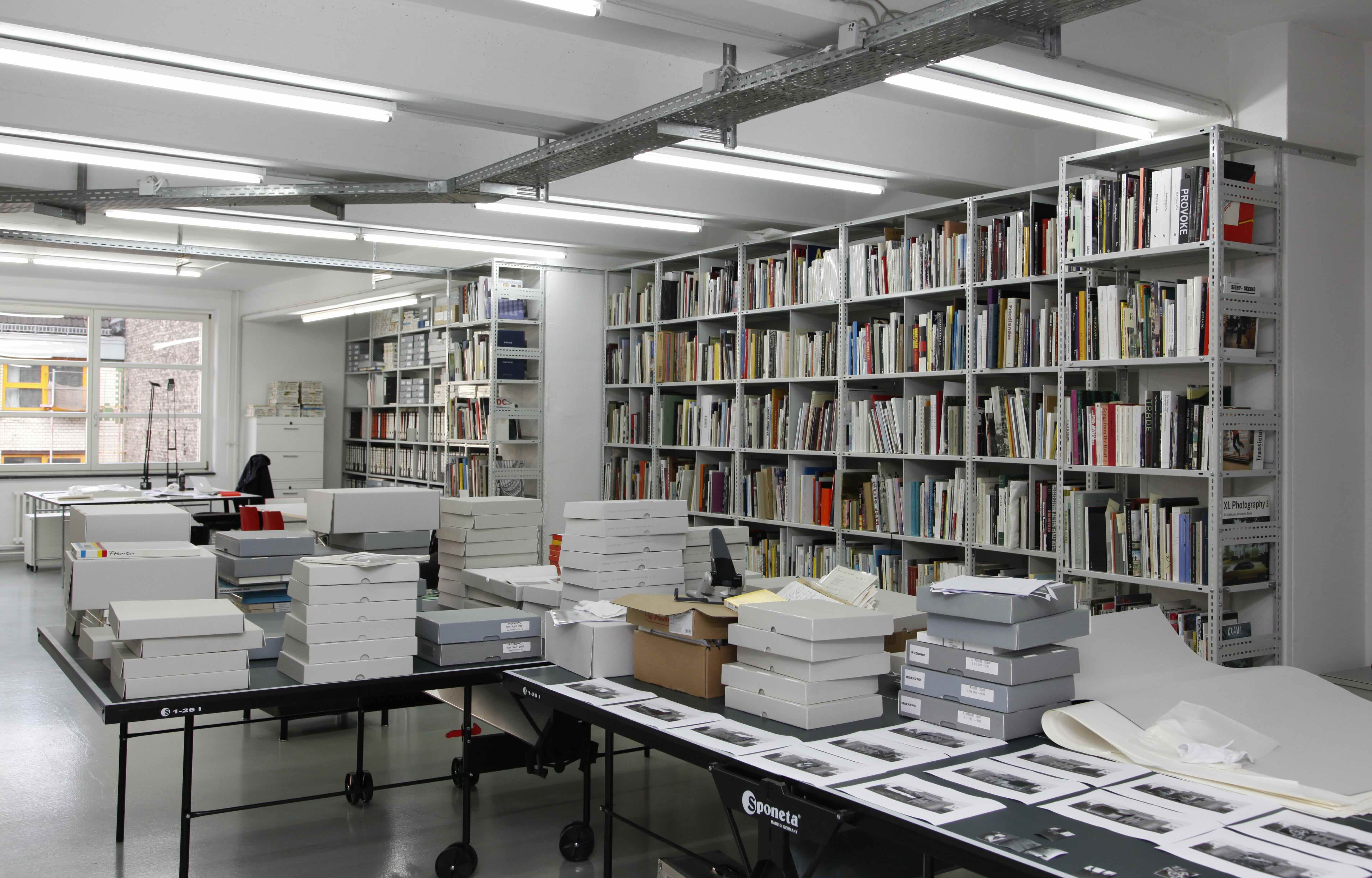 Einblick in die Berliner Räume des Archivs Michael Schmidt (mit der Fotobibliothek von Prof. Thomas Weski).